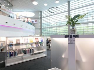 馆内有大量的美术专业藏书