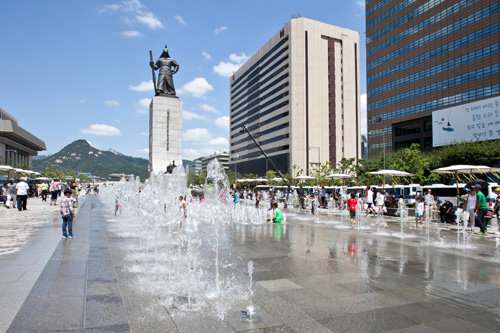 光化门广场
首尔市区的门面,了解首尔先从光化门开始