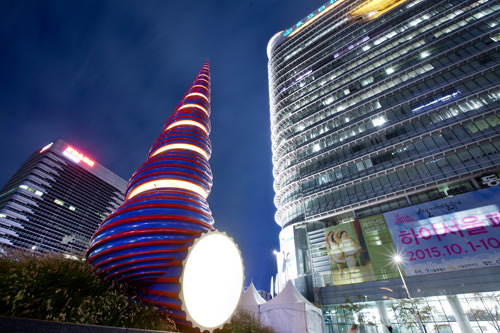 清溪川
大厦森林中的一股清凉,流水声中你还听到了什么?