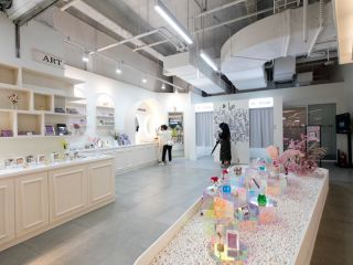 展馆外的纪念品商店