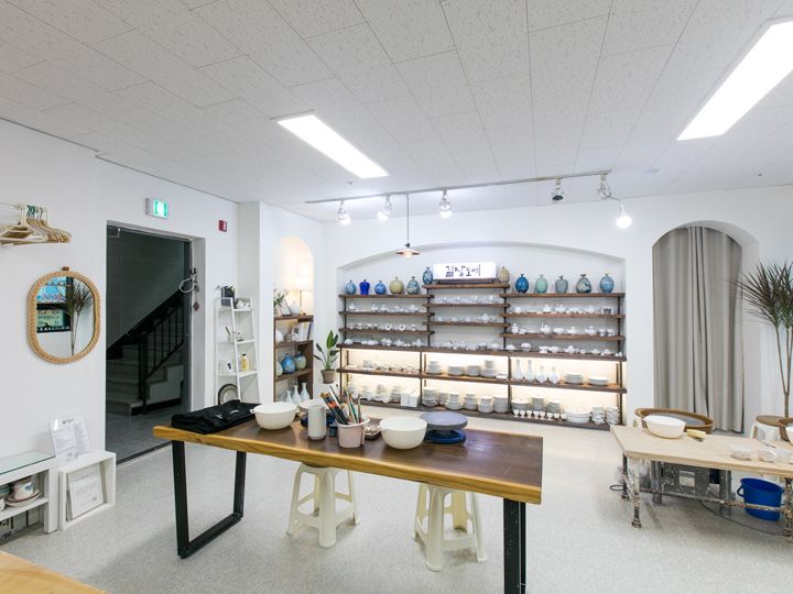 简洁干净的工坊内部