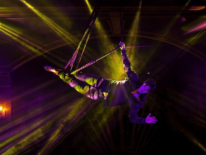 现代舞与钢管舞的结合钢管舞台