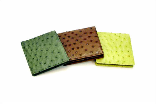 对于男老师而言实用性的钱包
或者腰带是人气商品