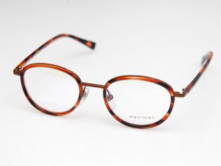 挑选一副心仪的镜框吧