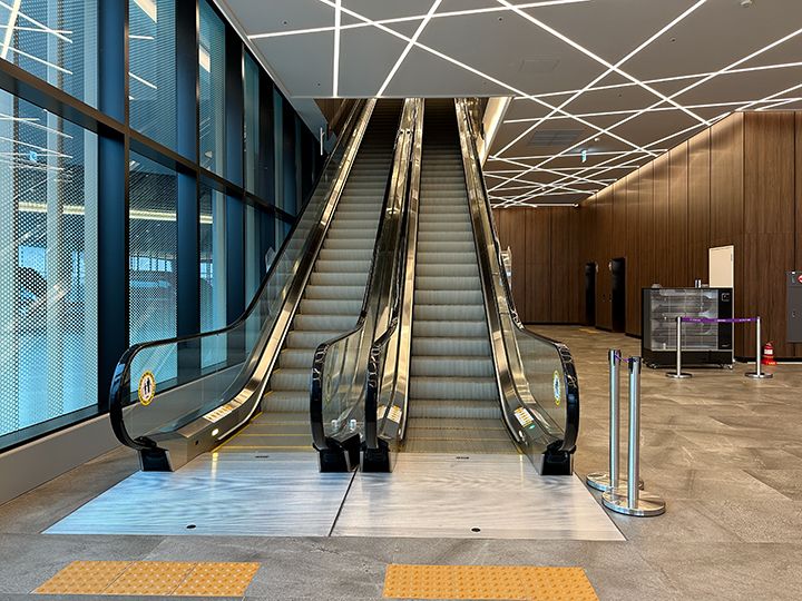 乘坐滚梯或后方电梯到达2楼,即为INSPIRE ARENA