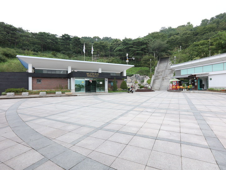 “骆山公园”入口