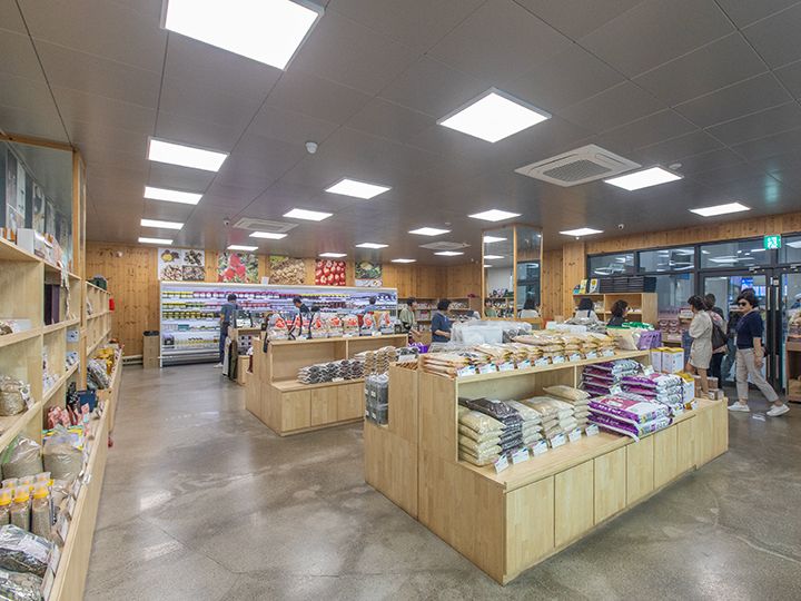 一层特色纪念品商店