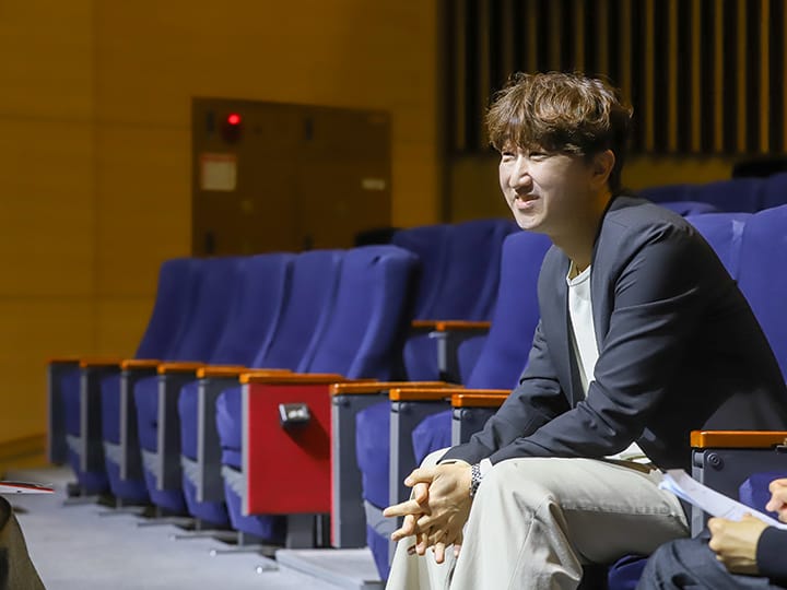 導演 Hong Seokchae