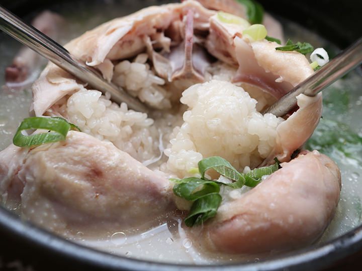 参鸡汤
养生驱寒祛暑,汤的卡路里高过鸡肉
100g:91kcal / 1人份:910kcal