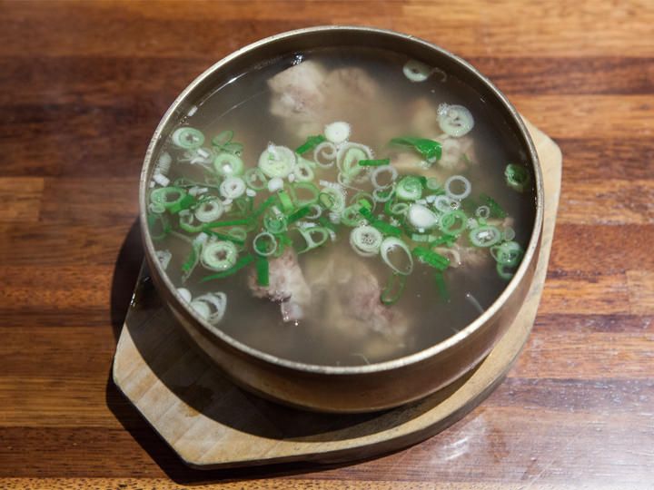 排骨汤
汤很清爽,排骨肉多营养
100g:39kcal / 1人份:234kcal