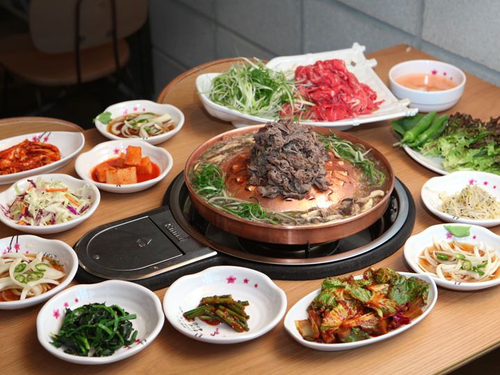 调味牛肉
肉质鲜美多汁,搭配蔬菜、蘑菇、粉条
100g:133kcal / 1人份:266kcal