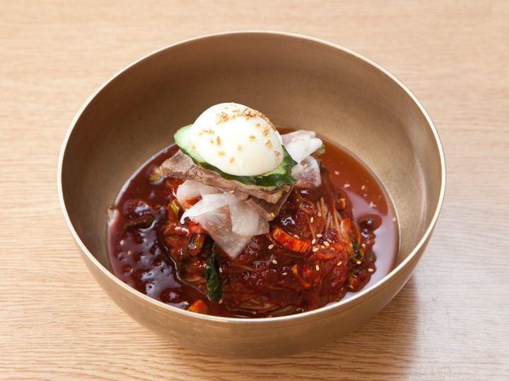 冷面
辣中略带甜味的拌面,另外还有清淡些的水冷面
100g:113kcal / 1人份:622kcal