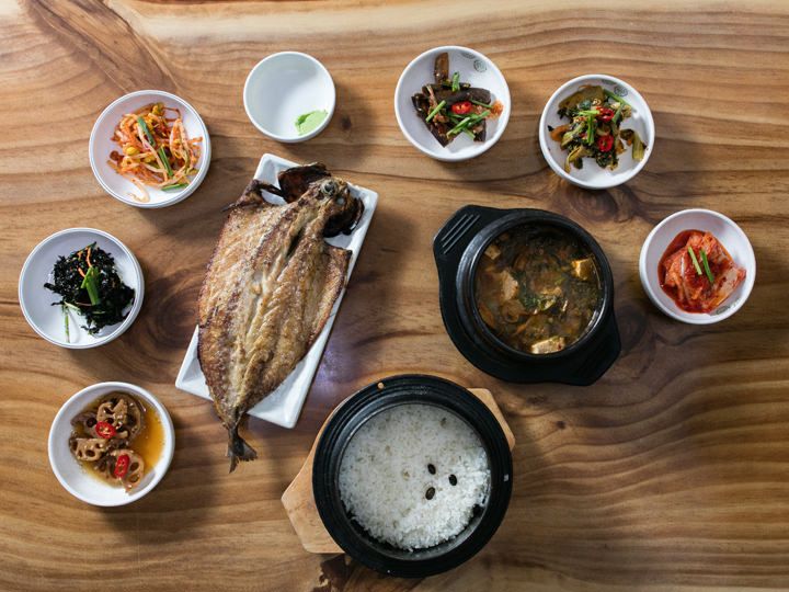 烤鱼
即使简单的一份烤鱼定食里也包含丰富的小菜
100g:267kcal / 1人份:302kcal