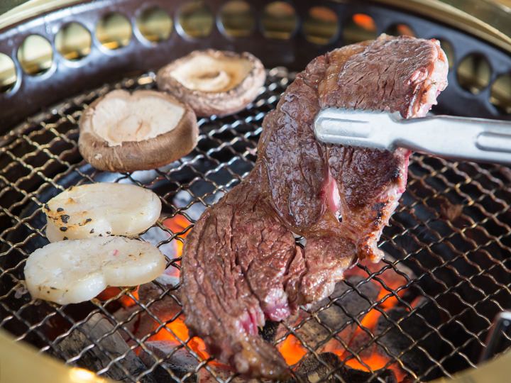 牛排骨
有助于提高免疫力的牛肉,调料牛排要比原味卡路里高一些
100g:263kcal / 1人份:526kcal