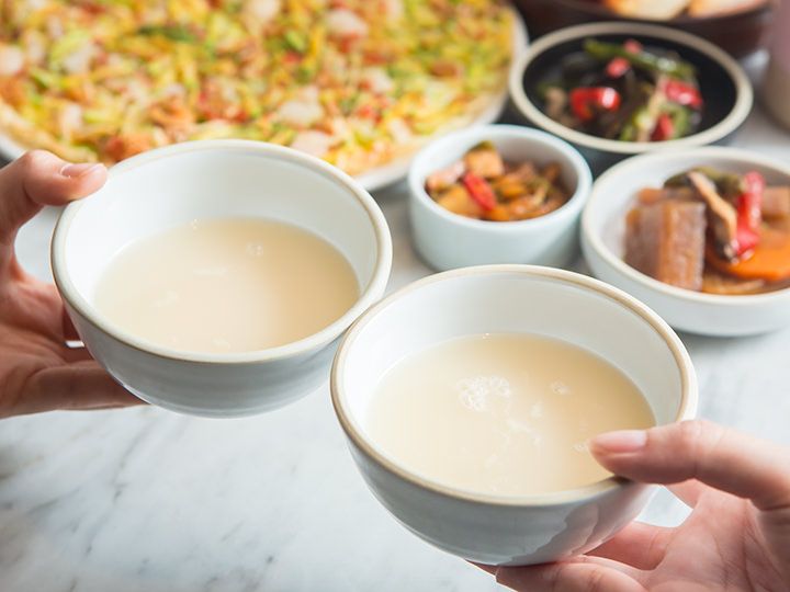 马格利酒
酸菌饮料一样的颜色,柔顺的口感,韩国传统酒
100g:54kcal / 1人份:224kcal