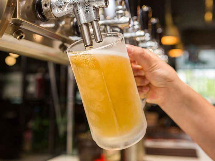 韩国啤酒(500ml)
韩国啤酒一般较为清淡,点炸鸡时一定要配啤酒才够味哦
100g:46kcal / 1人份:180kcal