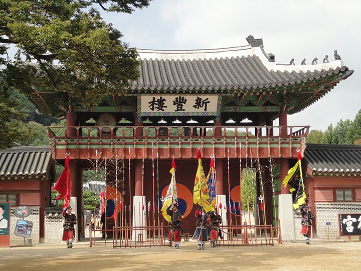 正门“新丰楼”(