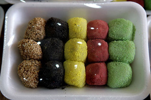 年糕团(芝麻、黑芝麻、卡斯提拉、红豆、豌豆)3,000韩元