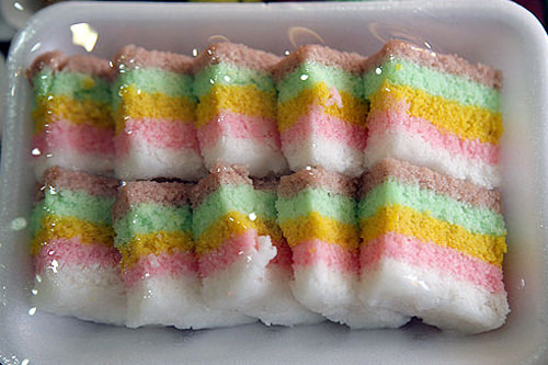 彩虹年糕(彩虹模样的蒸糕)3,000韩元