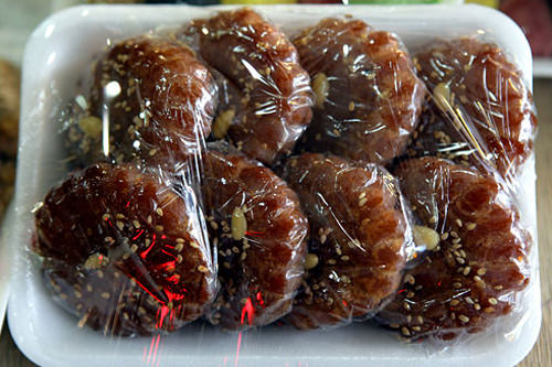 韩果(将含香油、酒、蜂蜜的面油炸做成的点心)3,000韩元