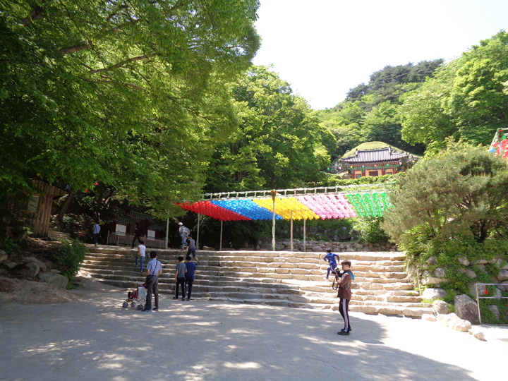 像古坟一样隆起的主室