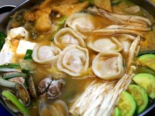量大十足的饺子火锅