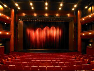 宽敞的剧场