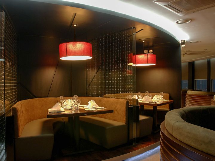 N首尔塔7层
旋转观景餐厅「n・GRILL」,48分钟转1圈,以首尔的风景为背景,在此可尽情享用别有风味的晚餐。先预约后消费的话,餐后可免费使用数码观景台。