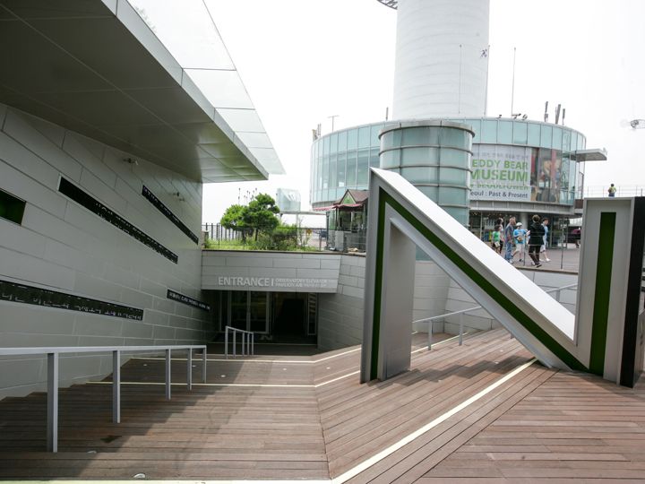 通往地下1层的入口(塔外)