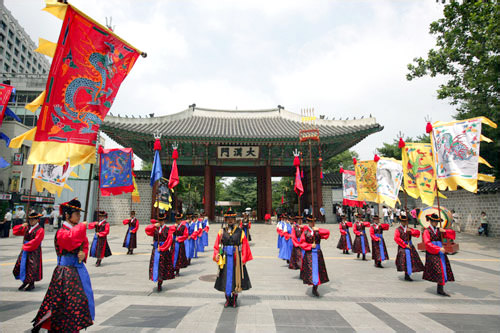 王宫守门将交接仪式 韩国景点推荐 韩国旅游网 韩巢网 王宫守门将交接仪式 韩国景点推荐 韩国旅游网 韩巢网