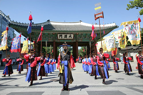 王宫守门将交接仪式 韩国景点推荐 韩国旅游网 韩巢网 王宫守门将交接仪式 韩国景点推荐 韩国旅游网 韩巢网