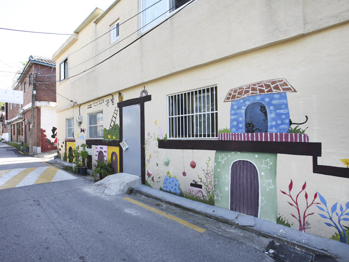 骆山的壁画展示