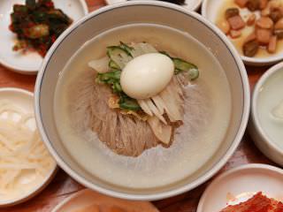 “平壤水冷面”