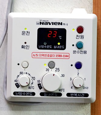 具有定时功能和外出模式的温度调节器