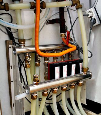 向房间输送温水的铜筒