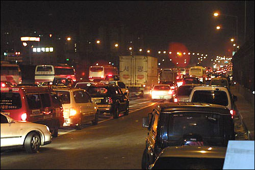 堵车还在继续...