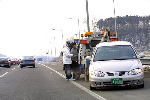 车出了问题。这家人接下来会怎样呢?