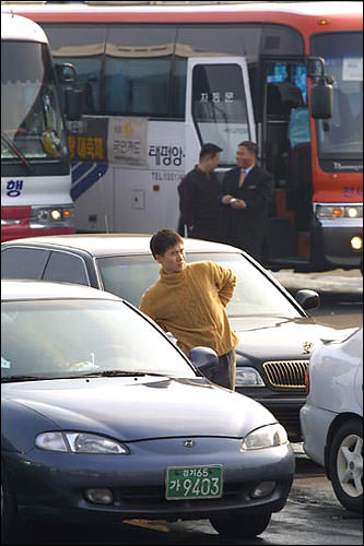 “呃啊,我的腰!”