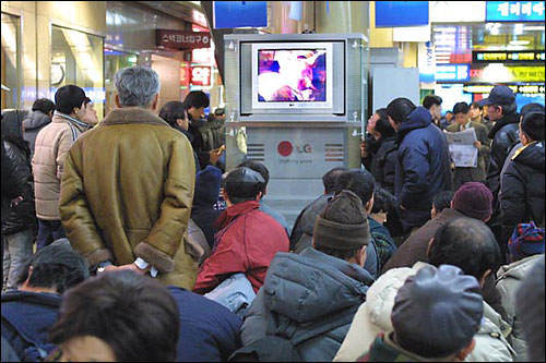 看电视消磨时间