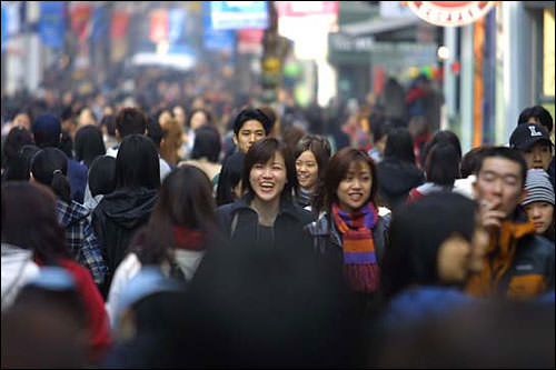 下午的明洞,很意外游客如织
