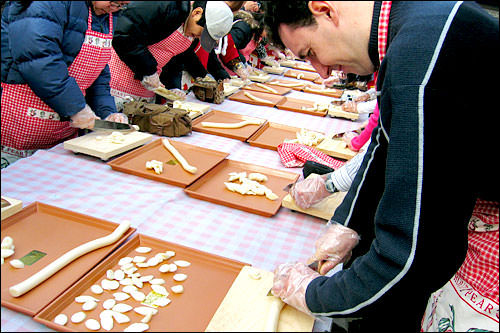 以外国人为对象举办的切糕活动