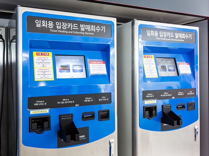 1.点击画面左侧的“입장권 구매(购买入场券)”,用现金进行购买
※需1,000韩元押金