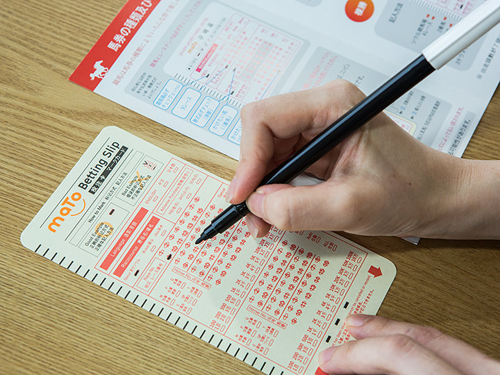 1. 使用黑色笔进行填涂