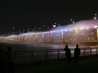作为世界上最长的桥型喷泉荣登吉尼斯世界纪录