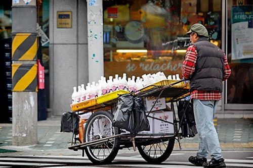过去出售马格利酒的手推车