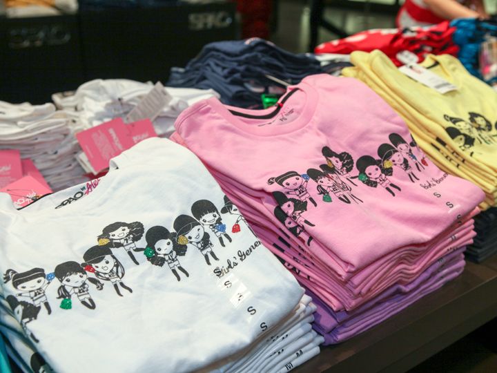 印有少女时代卡通头像的T恤