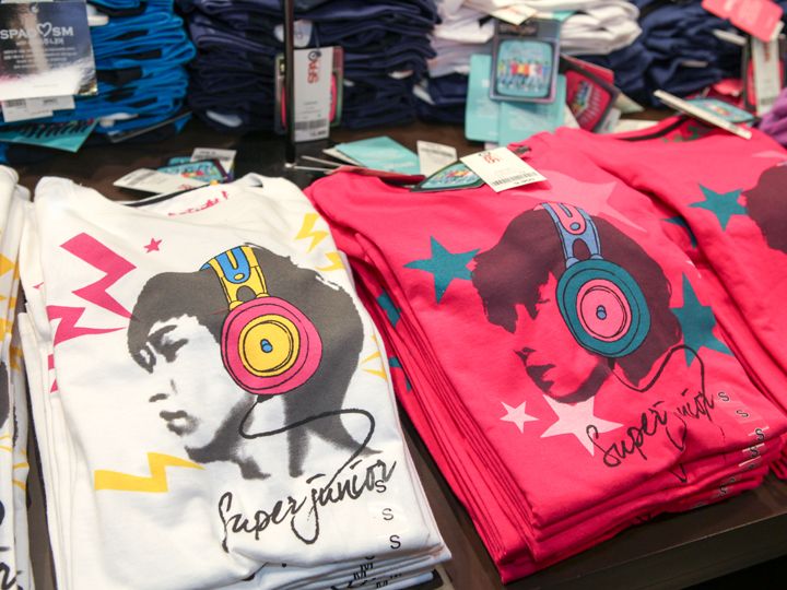 印有Super Junior头像的T恤