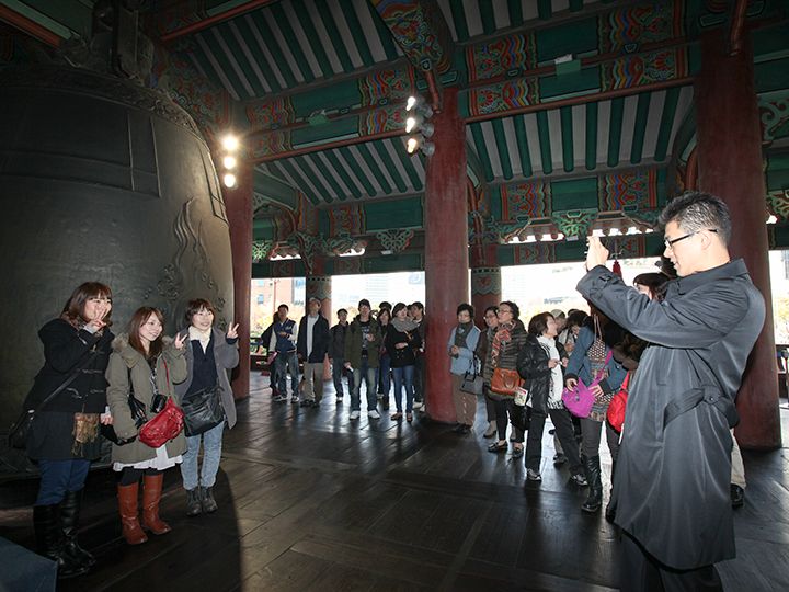 可以请职员帮您拍照