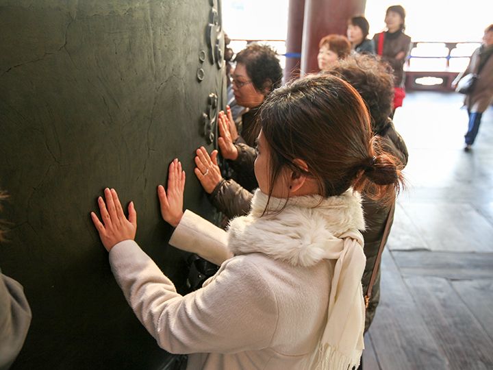 摸摸实物钟,感受一下