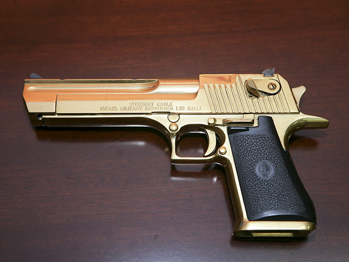 华美的金色枪身